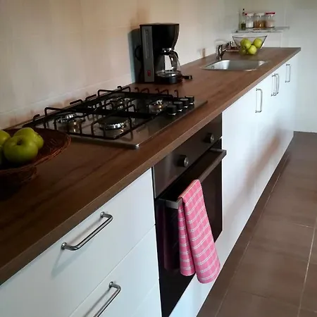 펜션 House In The Town Centre 카민하