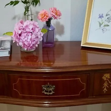 House In The Town Centre * 카민하