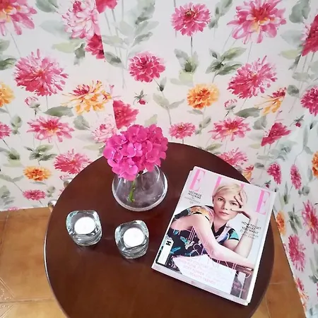 펜션 House In The Town Centre 카민하