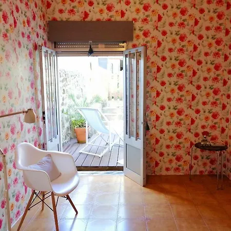 House In The Town Centre 펜션 카민하