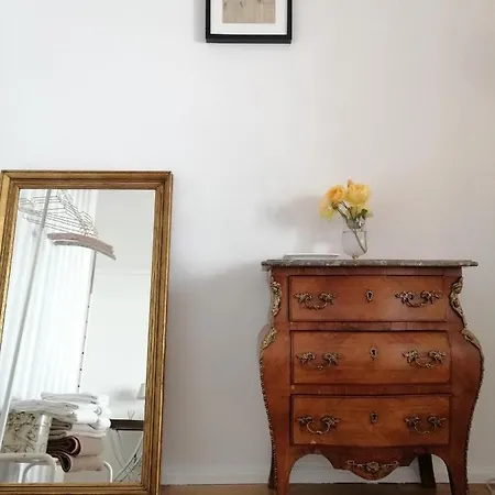 House In The Town Centre *