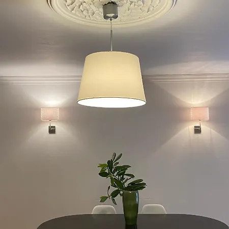 House In The Town Centre 펜션 카민하