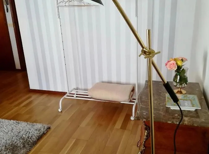 House In The Town Centre *