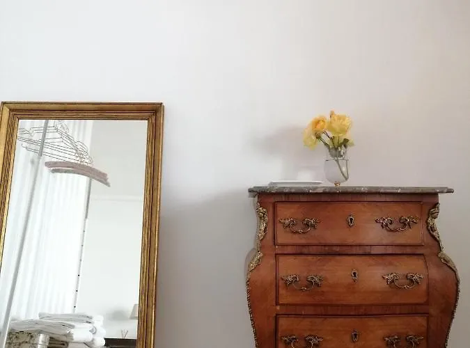 House In The Town Centre *