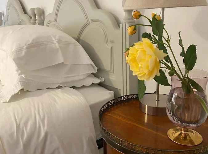 House In The Town Centre Nyaraló *